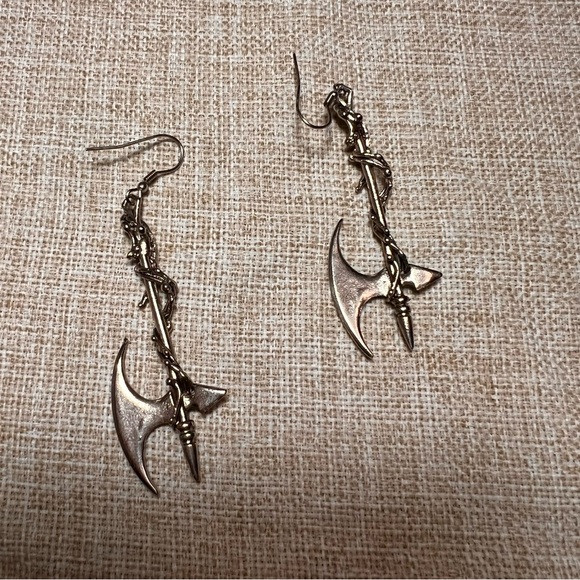 VINTAGE Aged Silver Medieval Battle Axe Oversized Fantasy Dangle Earrings - Picture 4 of 5